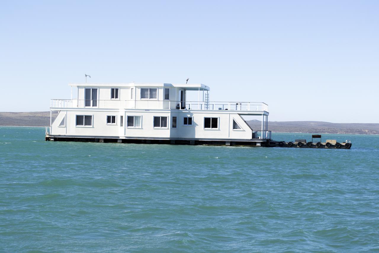 Kraalbaai Lifestyle House Boats Hotel Langebaan Exterior photo